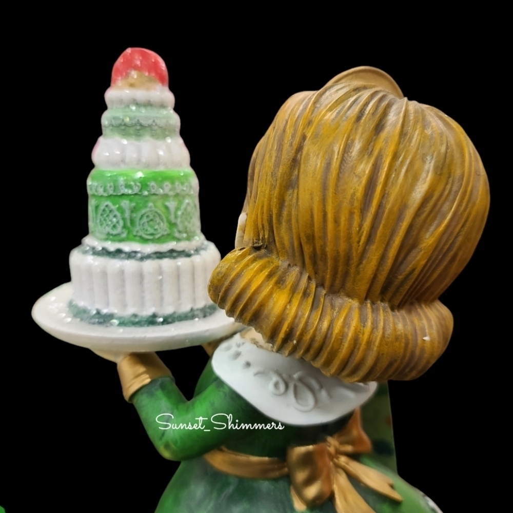 St Patricks Day Gingerbread Leprechaun Girl w/ Lucky Irish Rainbow Cake New - Picture 2 of 11